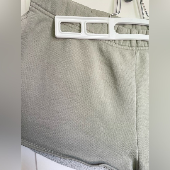 COZY FLEECE PERFECT HI-RISE 2" SWEATSHORT SIZE: M - Picture 6 of 7